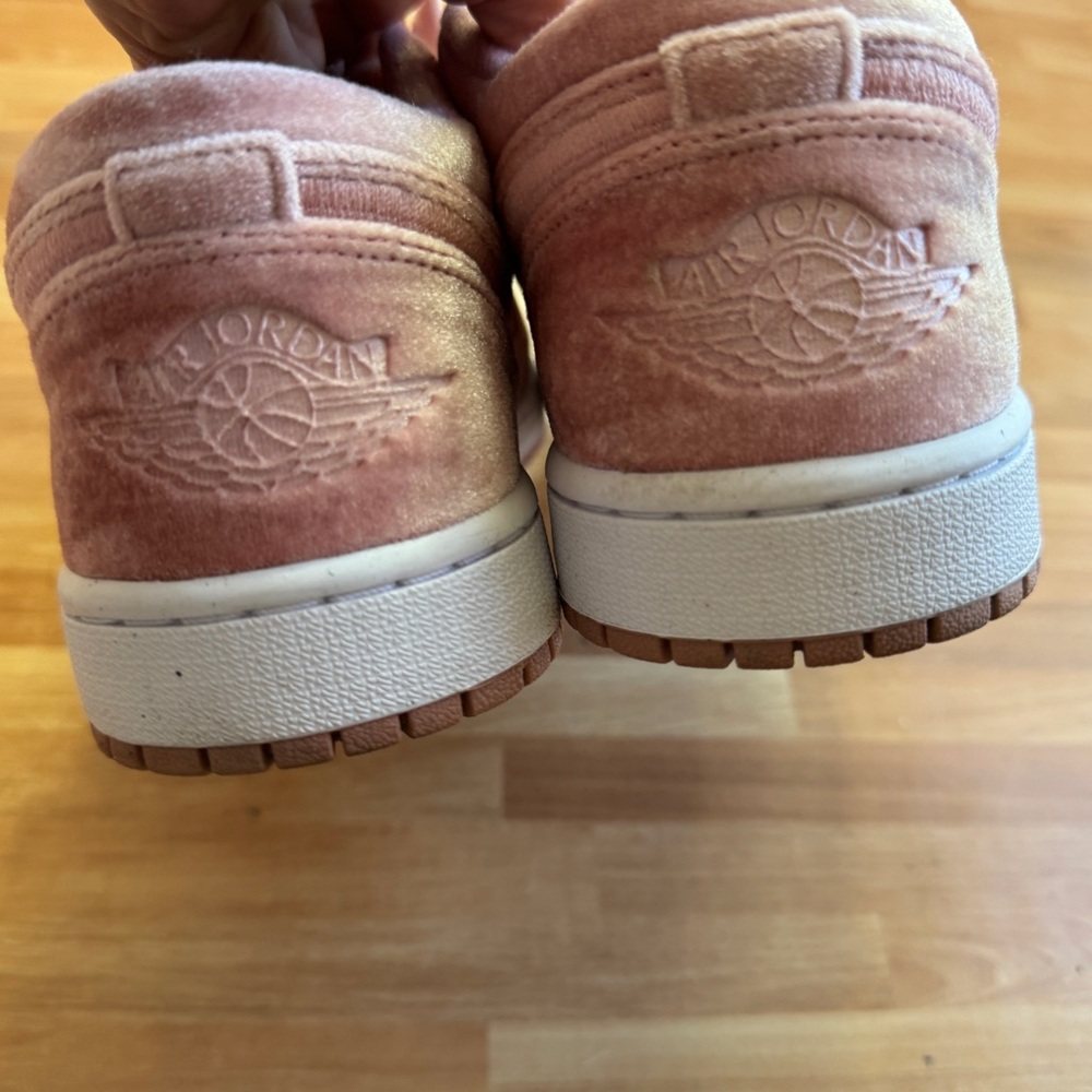 Women's Nike air Jordan 1 se pink velvet women's low sneakers size 9.5 - Picture 6 of 14